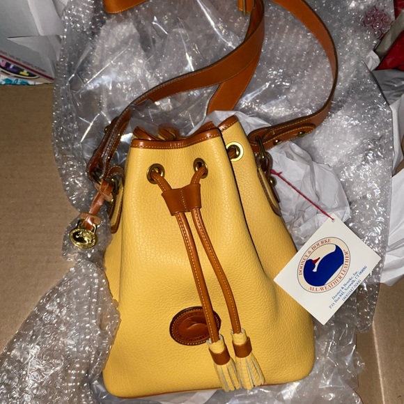 Gorgeous Vintage Dooney & Bourke Large Palomino Yellow Drawstring Bag New Tags ! - Picture 15 of 15